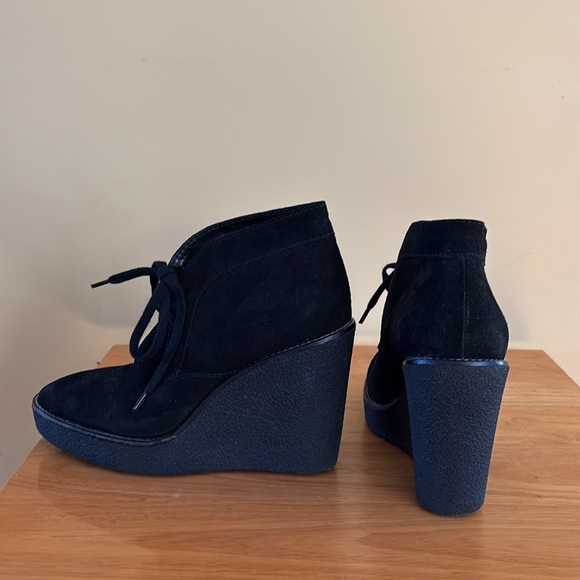 Aquatalia Vianna Suede Wedge size 5.5